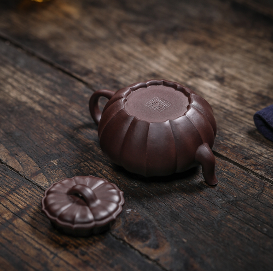 Tuan Ling Purple Sand Teapot - Master's Collection, Combining Traditional Charm and Innovative Vitality 团菱紫砂壶-大师典藏