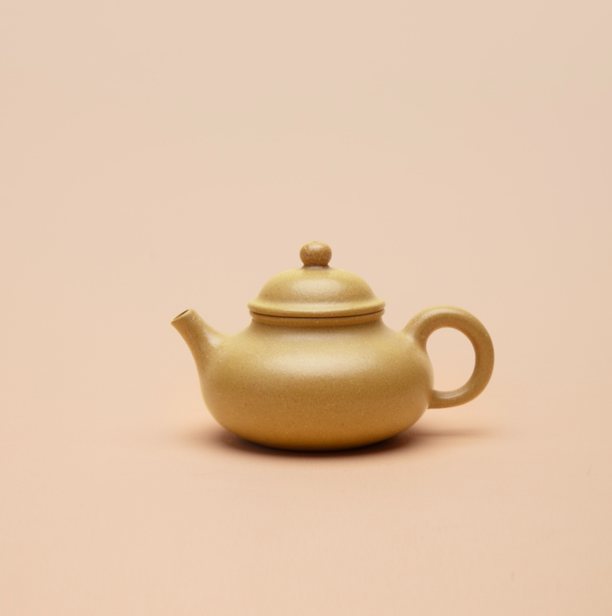 The 2025 New Edition Yixing Zisha Teapot, the perfect gift for a friend. 紫砂壶2025年新款,送朋友的不二之选