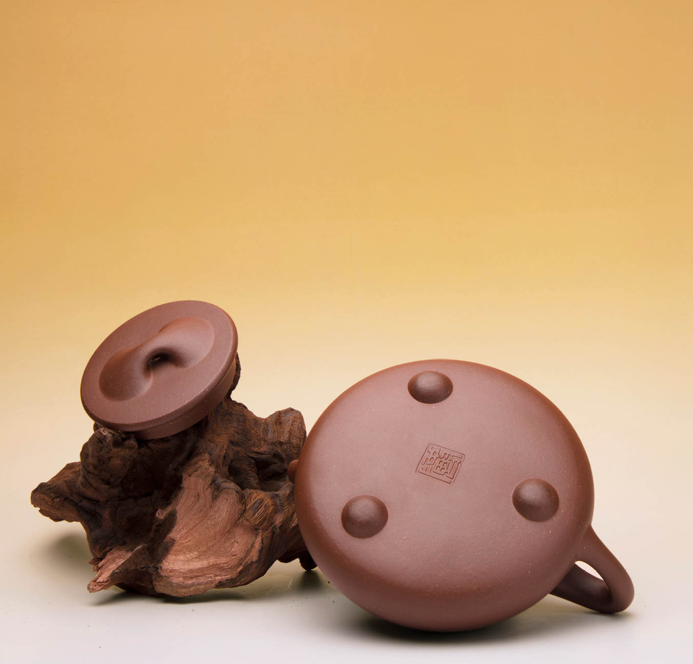 "Abundance Year After Year" - The Intersection of Traditional Purple Clay and Contemporary Ink Painting 年年有余