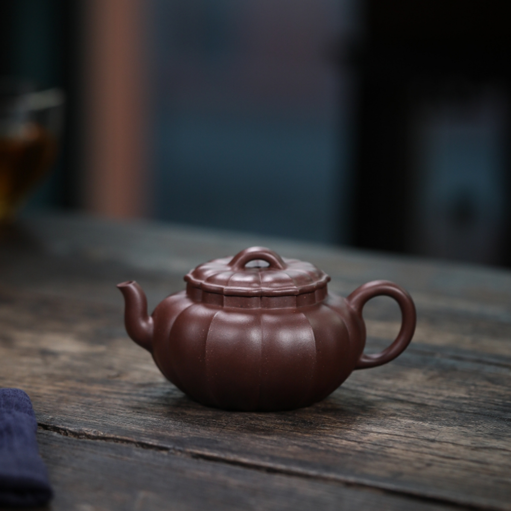 Tuan Ling Purple Sand Teapot - Master's Collection, Combining Traditional Charm and Innovative Vitality 团菱紫砂壶-大师典藏