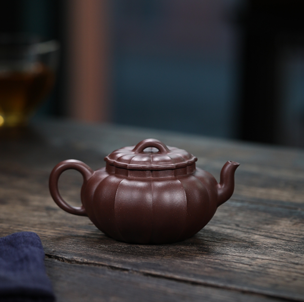 Tuan Ling Purple Sand Teapot - Master's Collection, Combining Traditional Charm and Innovative Vitality  团菱紫砂壶-大师典藏