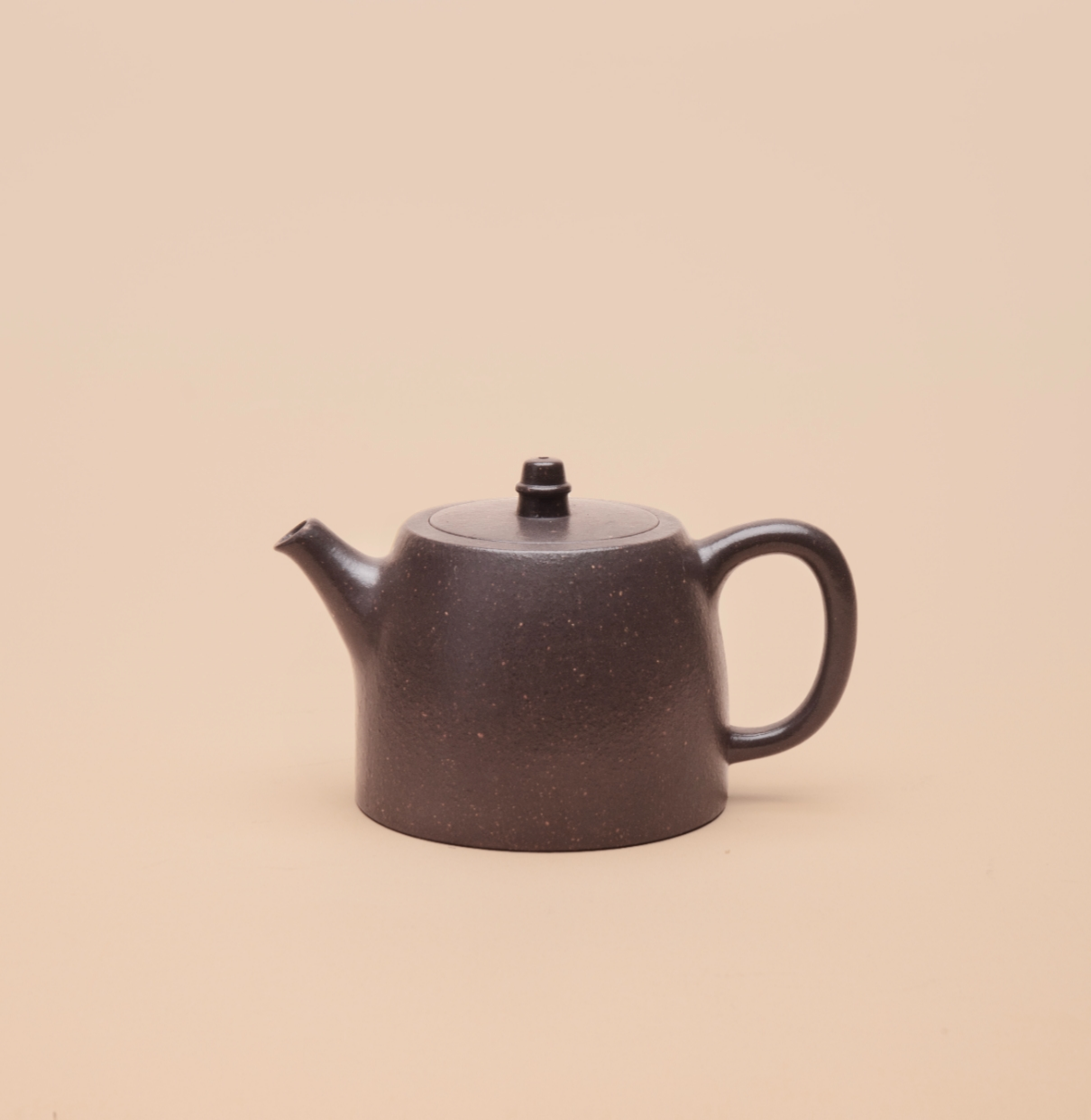 The 2025 New Edition Yixing Zisha Teapot, the perfect gift for a friend. 紫砂壶2025年新款，送朋友的不二之选